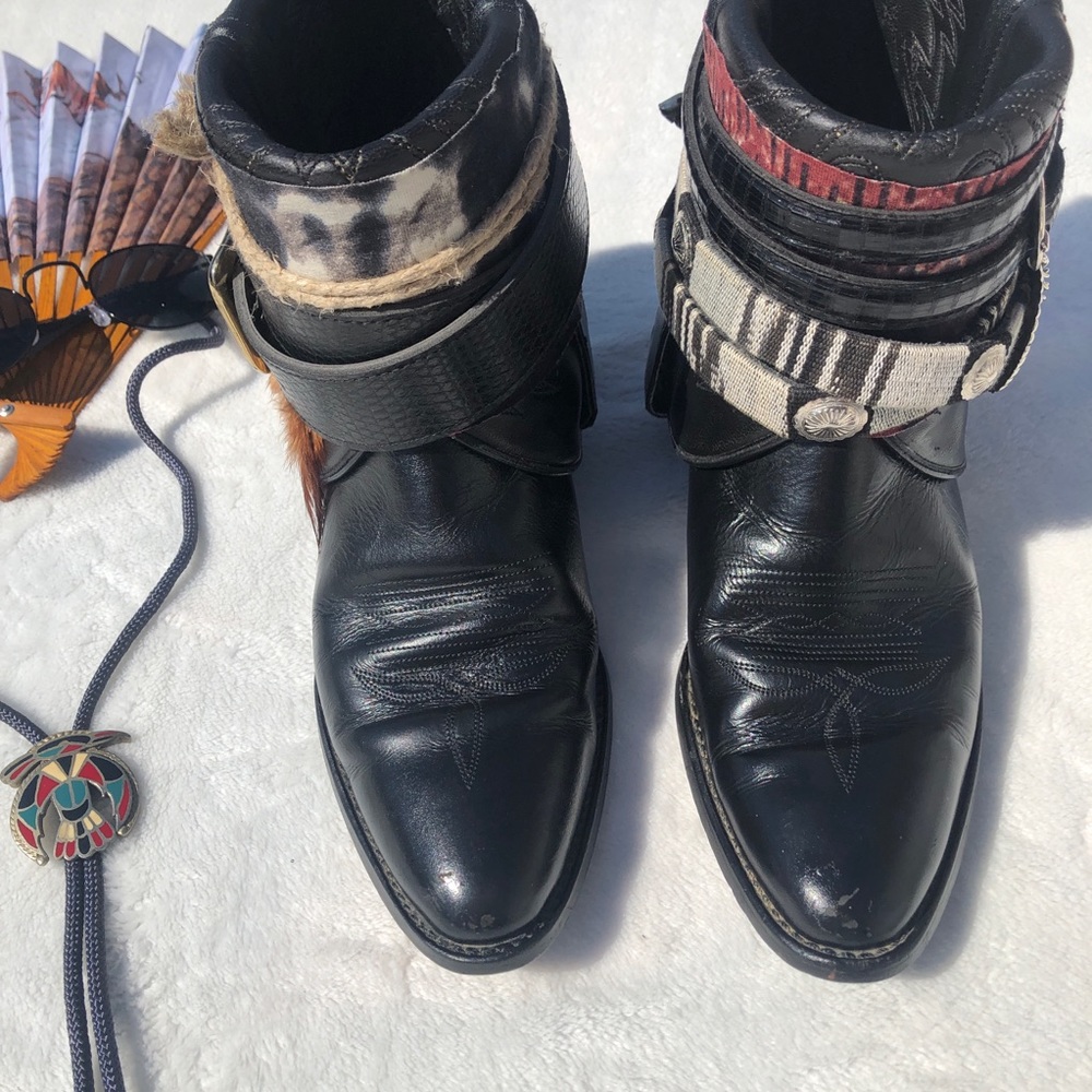 It’s FESTIVAL SEASON! Urban Outfitters Vintage Ankle Cowboy Boot #coachella